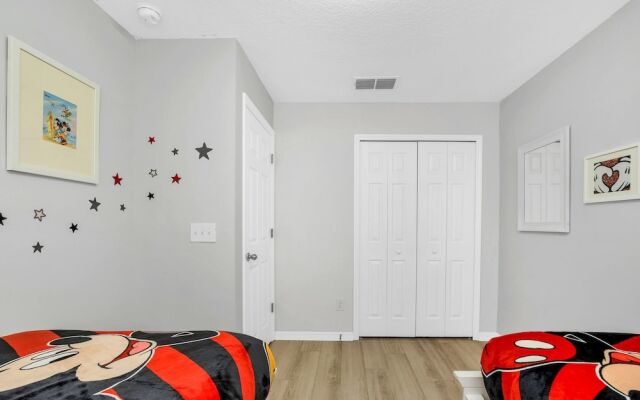 Roomy Town Home, Mickey-themed Bedroom! #4bv550