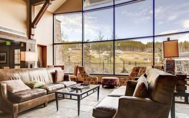 Ski in, Ski out 2 Bedroom Mountain Condo at the Base of Peak 7 with Quick Access to Historic Downtown Breckenridge