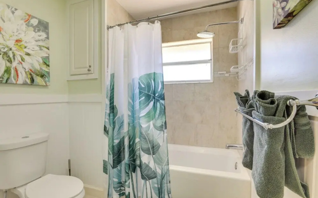 Sarasota House w/ Private Pool - 4 Mi to Beach!