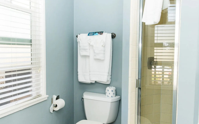 Seaside Laguna Inn & Suites