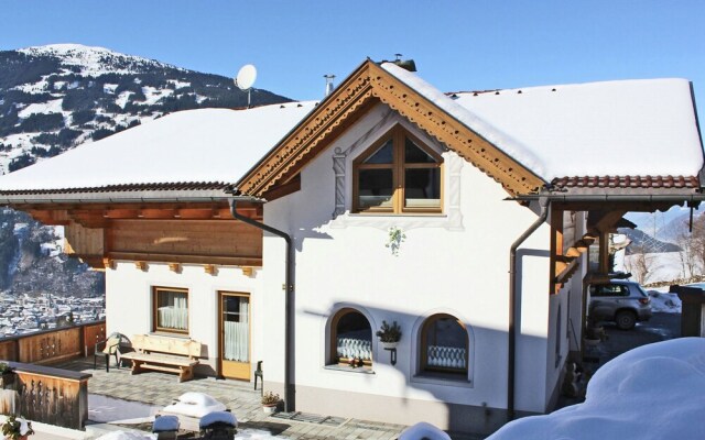 Delightful Apartment In Zell Am Ziller With A View