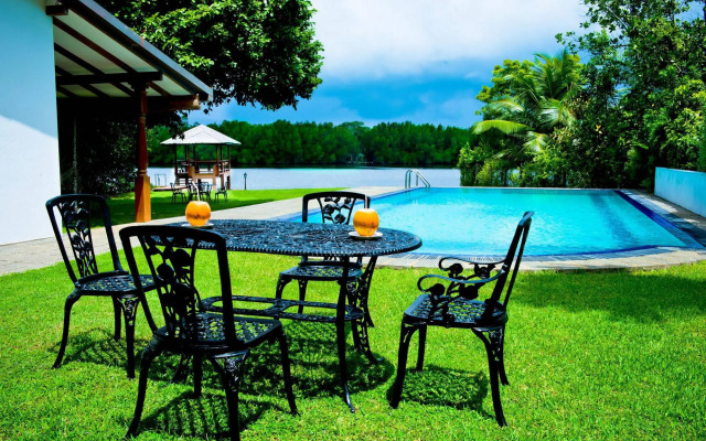 Okvin River Villa