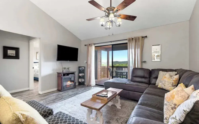Grand View at the Pointe - Rolling Hills