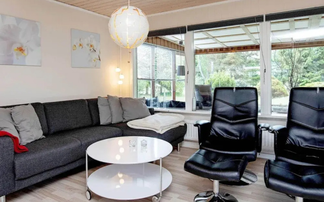 6 Person Holiday Home in Vaeggerlose