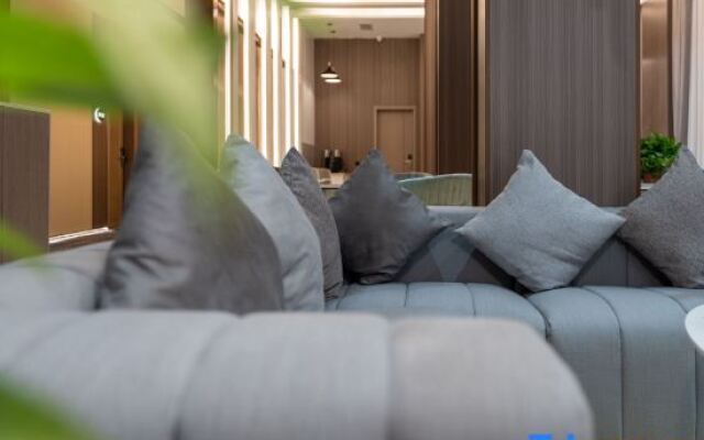 Yike China Hotel (Jingdezhen Taoxichuan Creative Plaza)