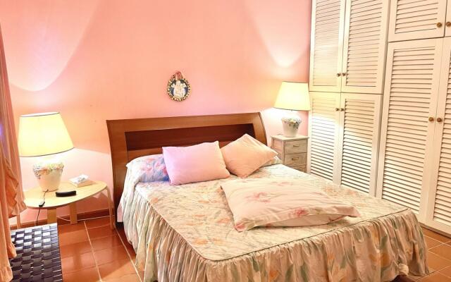 Villa in Posizione Panoramica-Villa Punta Pareti