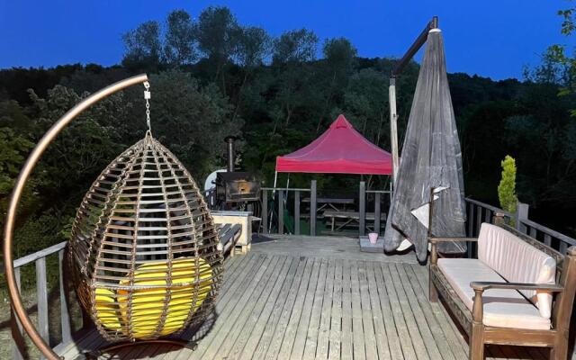 Agva Heaven Hill River Bungalow