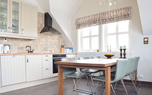 Amazing Home in Bakkasund With 3 Bedrooms and Wifi