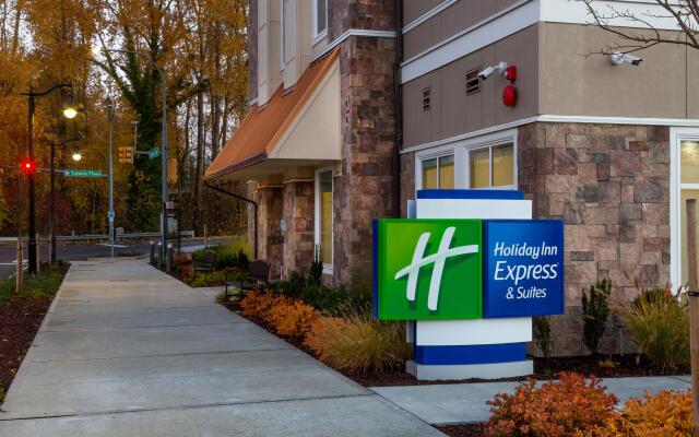 Holiday Inn Express & Suites Seattle South - Tukwila, an IHG Hotel