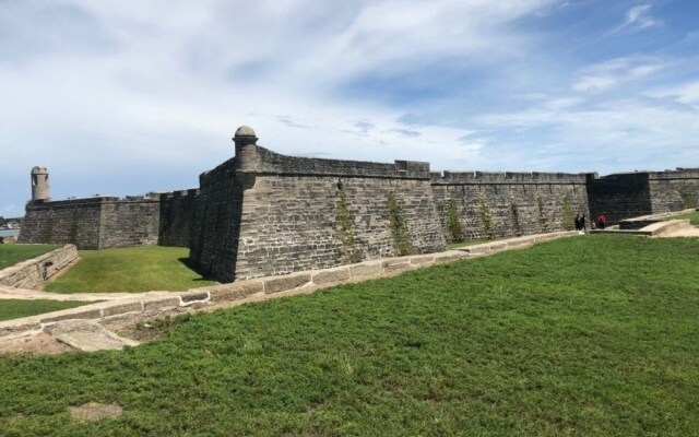 Anastasia 112 2 Bedroom Condo by RedAwning