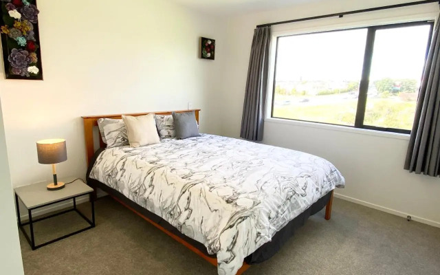 Stunning Townhouse - Walking to Botany Shopping Center