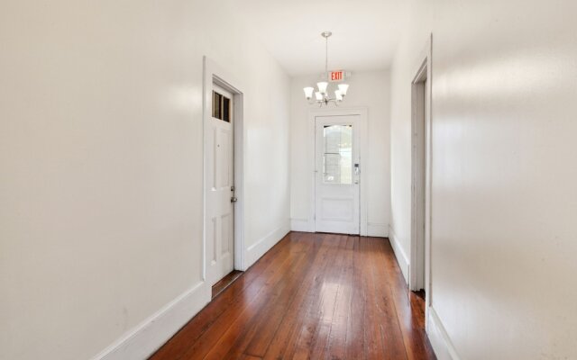 Montgomery Apartments on Magazine Street