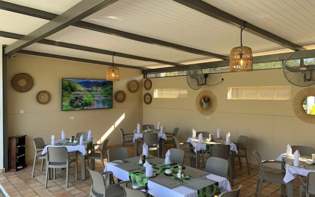Victoria Falls Oasis Hotel