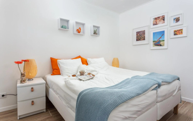 Modern ocean view apt 2 min walk to beach