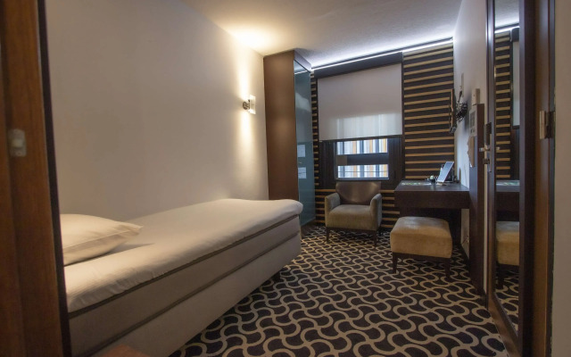 Golden Tulip West Ende