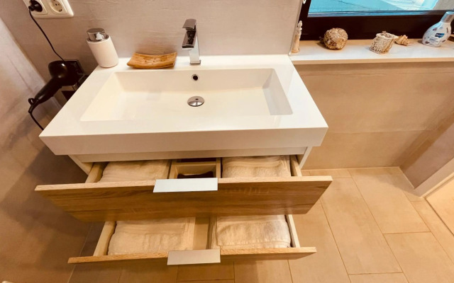 Apartment Rust-modernes Apartment mit Prime, Küche, WLAN, Garten