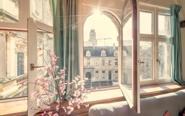 The Hendrik Square Residence