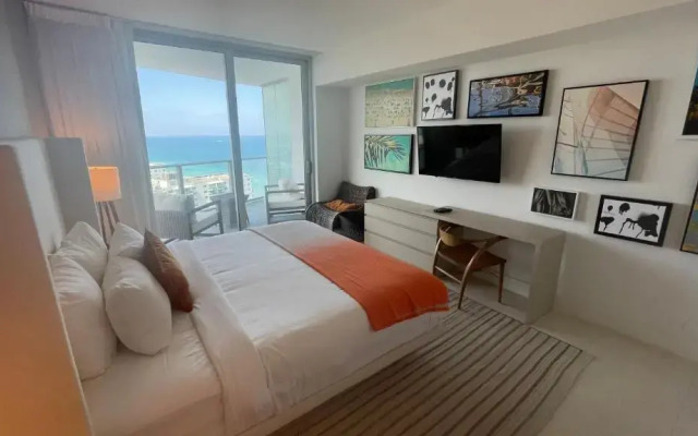 Hyde Beach Condos by Ammos VR