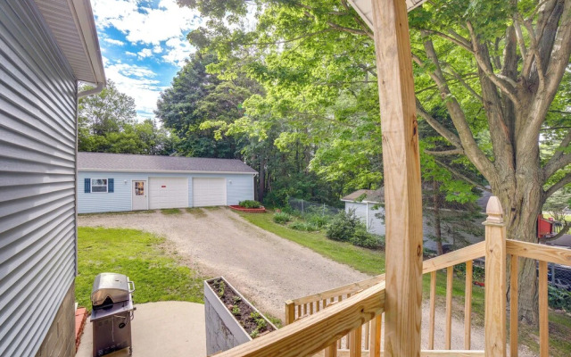Near Saugatuck Dunes: Pet-friendly Fennville Home!