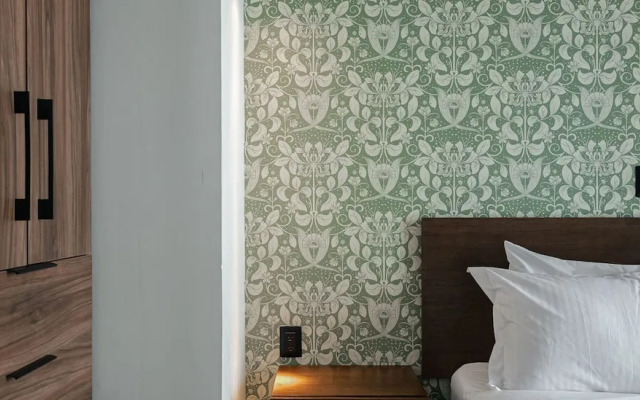 Botanic Loft Stylish Cozy Retreat w Kitchen Private Bath