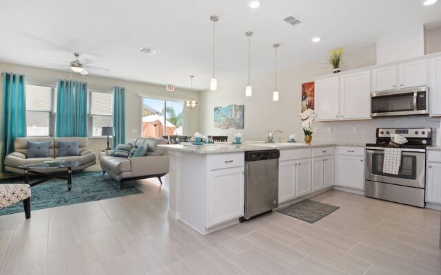 Four Bedroom Sleeps 10 w/GameRoom 5152A