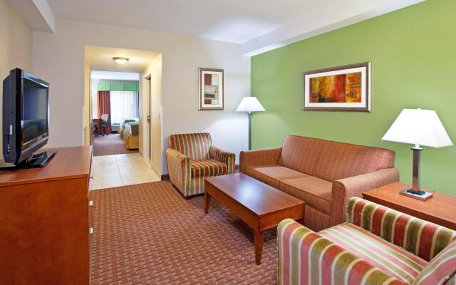 Holiday Inn Express Hotel & Suites Niagara Falls, an IHG Hotel