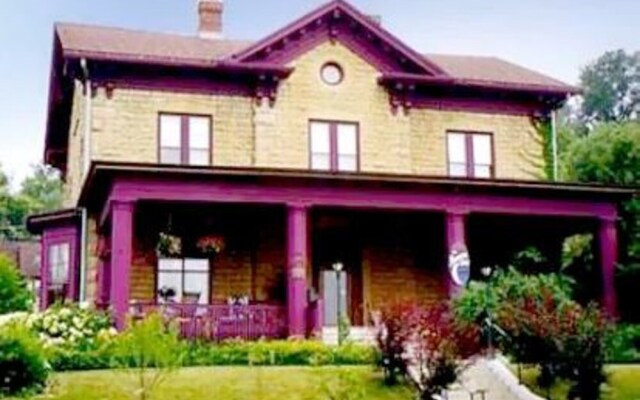 Moondance Inn Bed & Breakfast