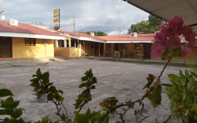 Mados Hotel Tamarindo