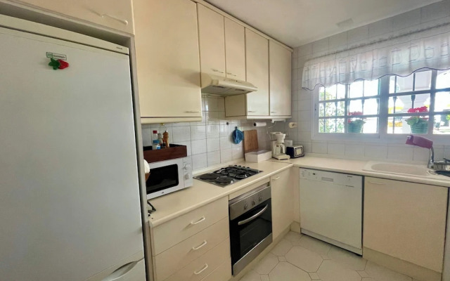 Marbella - House - Sleeps 4 - Pool - Parking