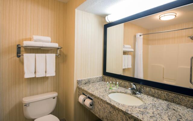 Holiday Inn Express & Suites Wauseon by IHG
