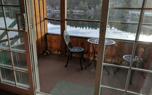 Algonquin Lakeside Inn