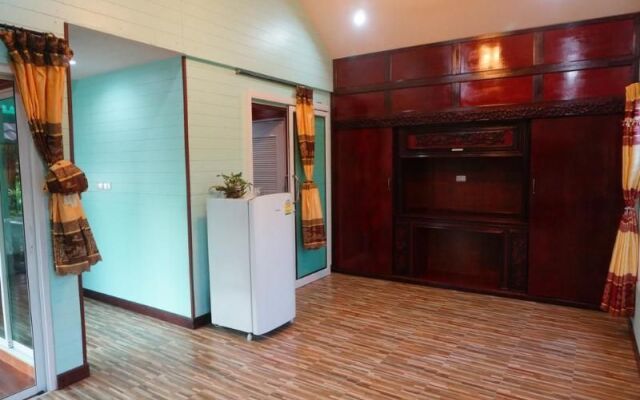 Ruentai Boutique @ Airport