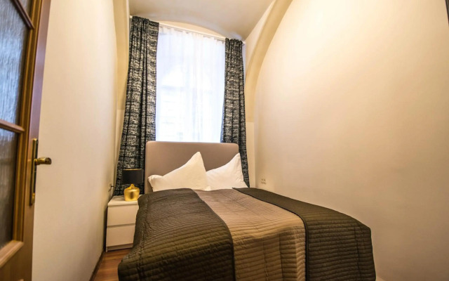 4Bdr Historical Spirit Apt By Ruterra