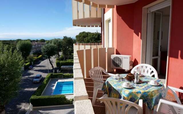 Red Flat With Shared Pool and Private Parking