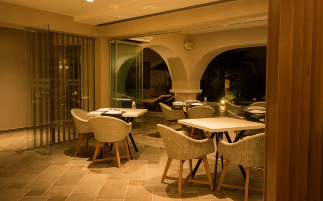 Parasol Luxury Hotel & Suites
