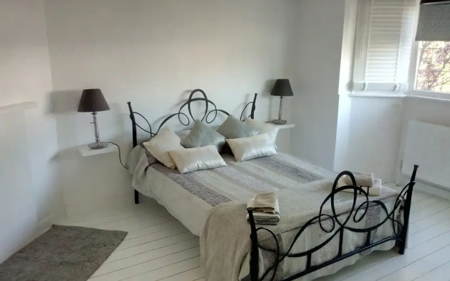 Rooms in Guildford Surrey