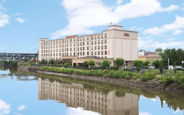 Hampton Inn & Suites Newark-Harrison-Riverwalk