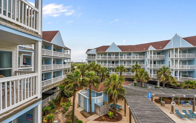 Seascape 1216 Studio Bedroom Condo by RedAwning