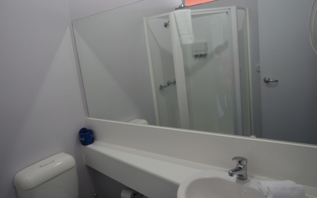 Waterfront Lodge Motel