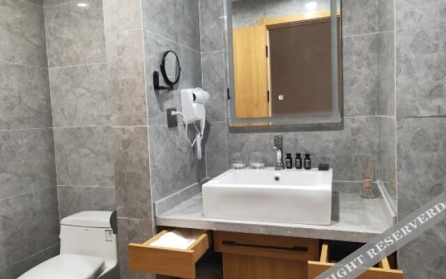 Impression Cloud Gate Hotel