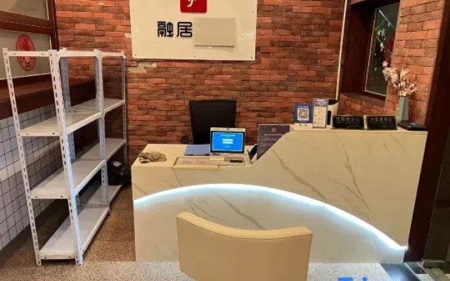 Xinao Serviced Apartment (Shanghai South Railway Station Caobao Road Subway Station)