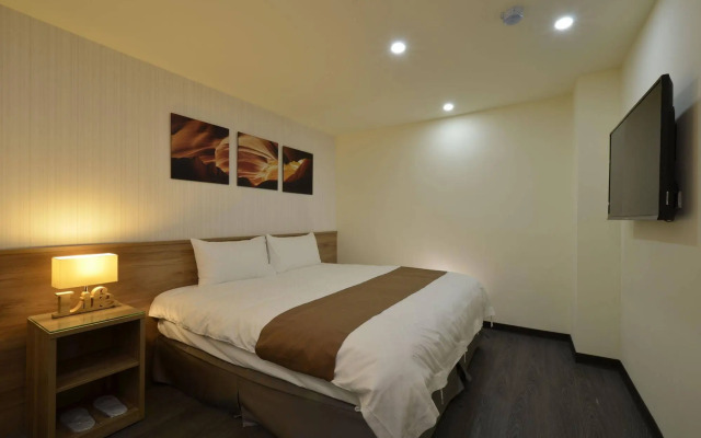 Plus Hotel