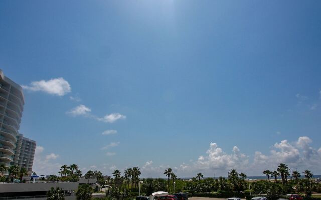 Renovated Three Bedroom - Unit Crb0211