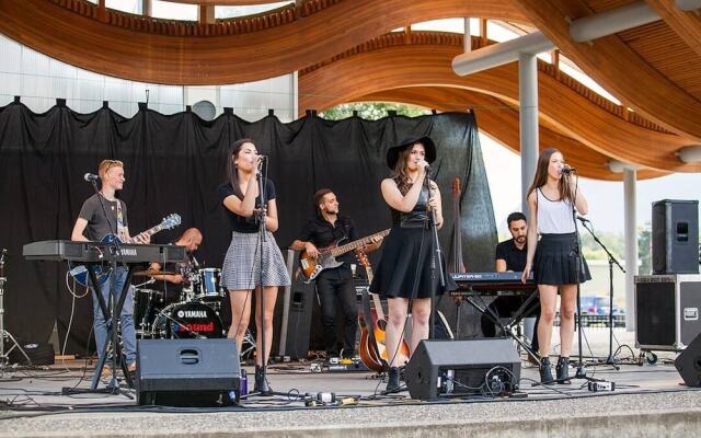 Crash Hotel Squamish