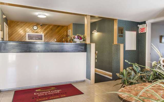 Econo Lodge & Suites