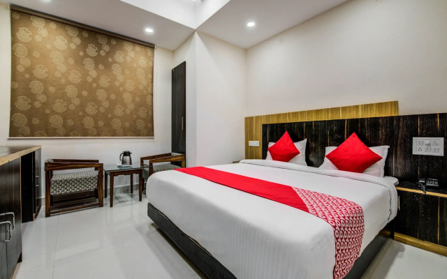 OYO 18542 Petals Inn