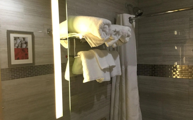 Ramada by Wyndham Bronx Terminal