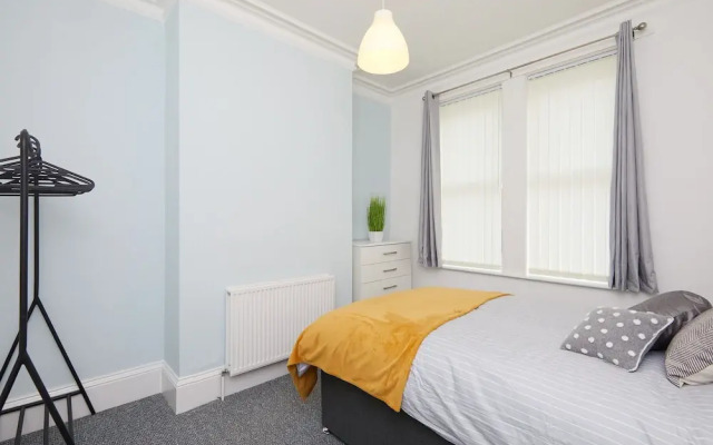4 Bed Derby House - Long Stays- Parking