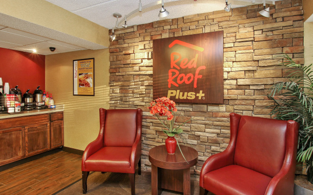 Red Roof Inn PLUS+ Atlanta - Buckhead - Image 2