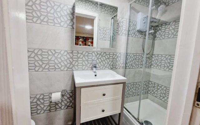 Deluxe 1-bed Apartment in Greenford